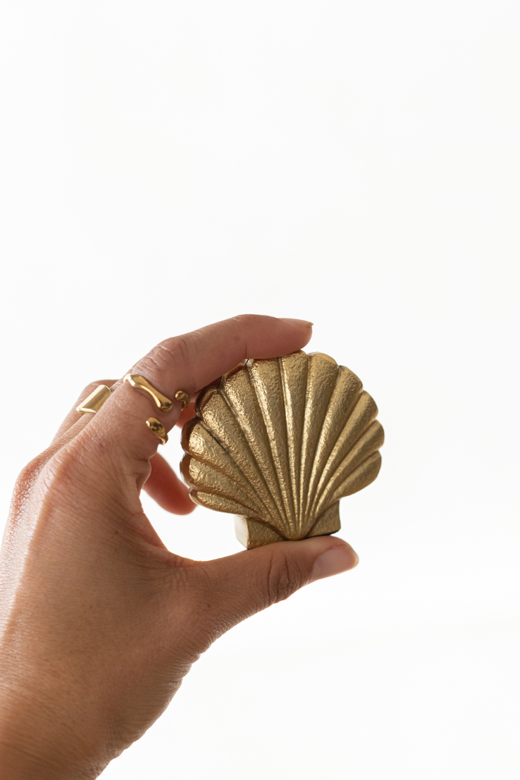 Clam Shell Place Card Holder