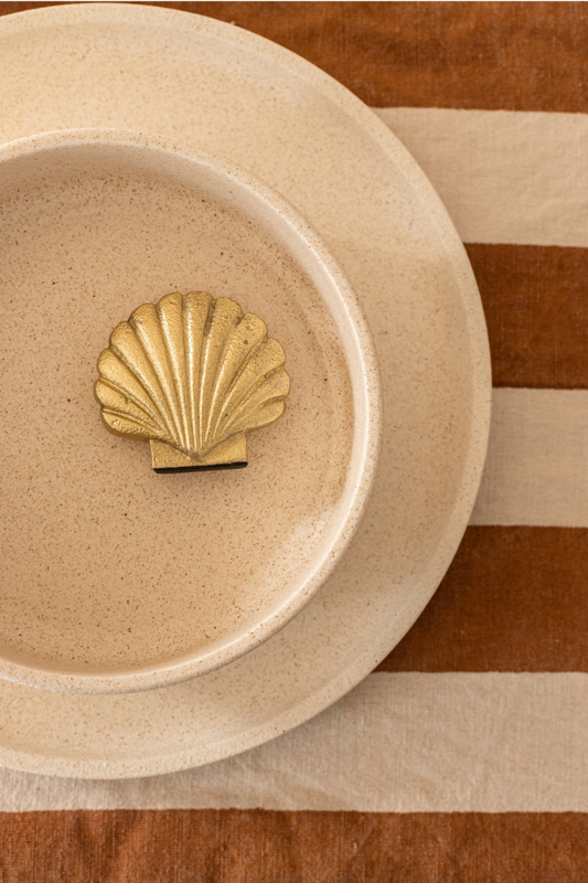 Clam Shell Place Card Holder